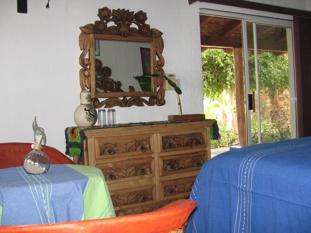 Hacienda Paraiso De La Paz Bed & Breakfast Room photo